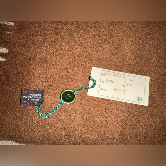 GUCCI NWT VINTAGE 100% CASHMERE CHOCOLATE BROWN SCARF W/COA 62 L x 12 W MSRP$900 - Picture 9 of 12